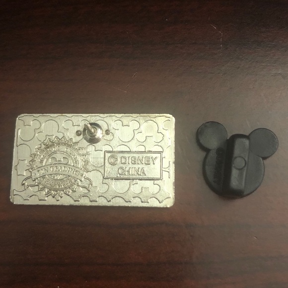 Disney Pin - SPACMTN License Plate (2010) - Picture 2 of 2